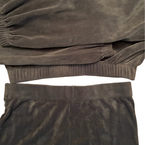 NWOT Two piece sweat outfit set! Cropped hoodie and joggers. M - Picture 4 of 7